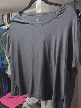 Old Navy Women’s Charcoal Short Sleeve Tee